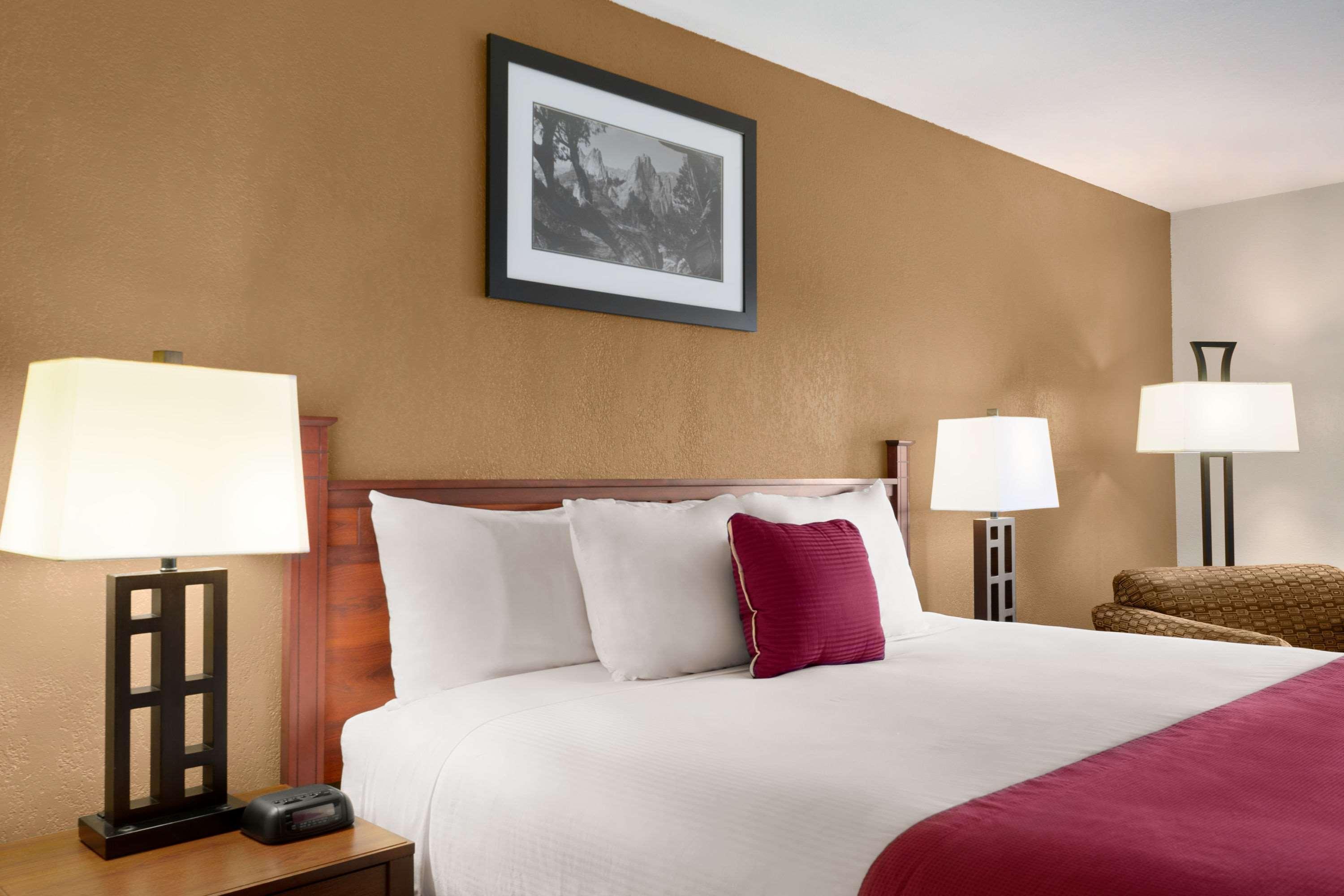 Baymont By Wyndham Cortez Bagian luar foto