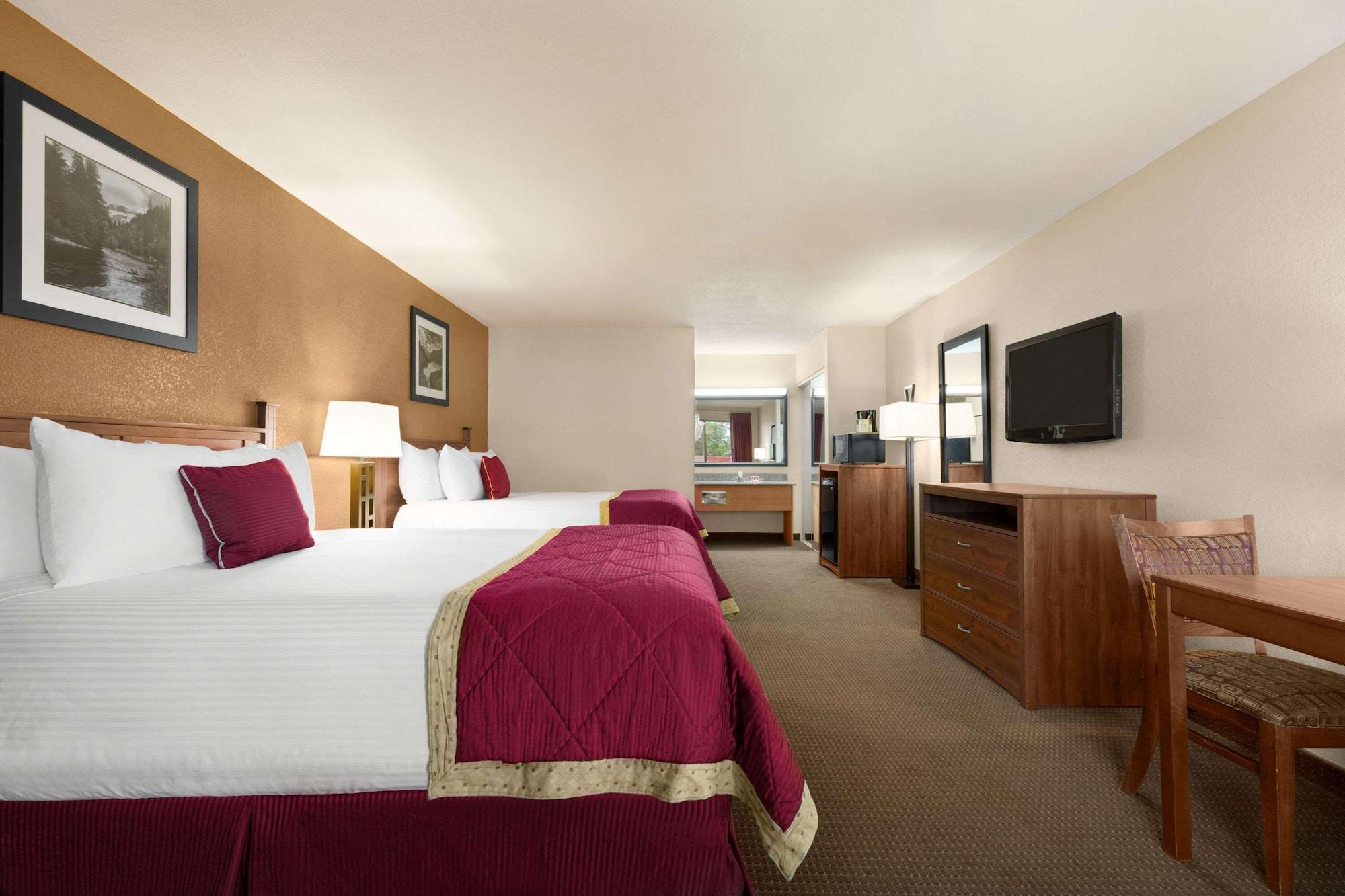 Baymont By Wyndham Cortez Bagian luar foto